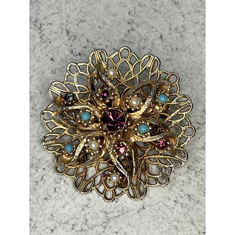 Vintage Floral Filigree Pin Brooch Round Gold Tone 70s Foliate Foliage purple